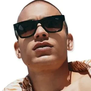 QUAY AUSTRALIA Makin Moves In Black/Smoke 100% Polarized Quay Australia Makin Moves Sunglasses Black Smoke Polarized  main image 3